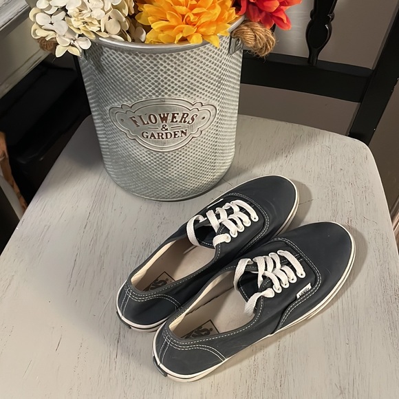 Vans - Picture 2 of 7